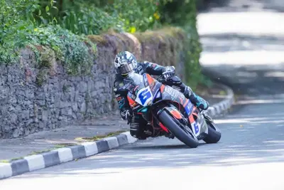 Tourist Trophy: Michael Dunlop domina la Supersport. 34 vittorie al TT!