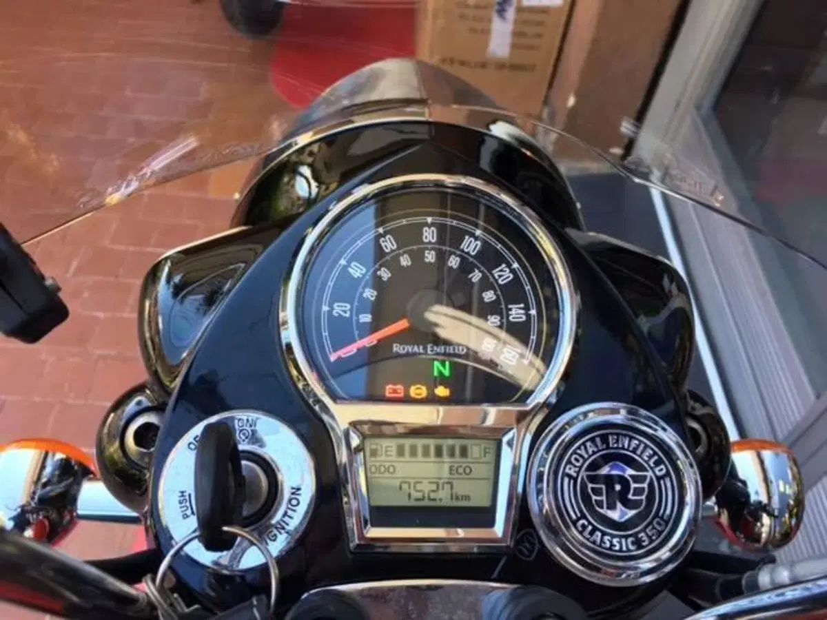 Royal Enfield Classic 350 (2021 - 26) (4)