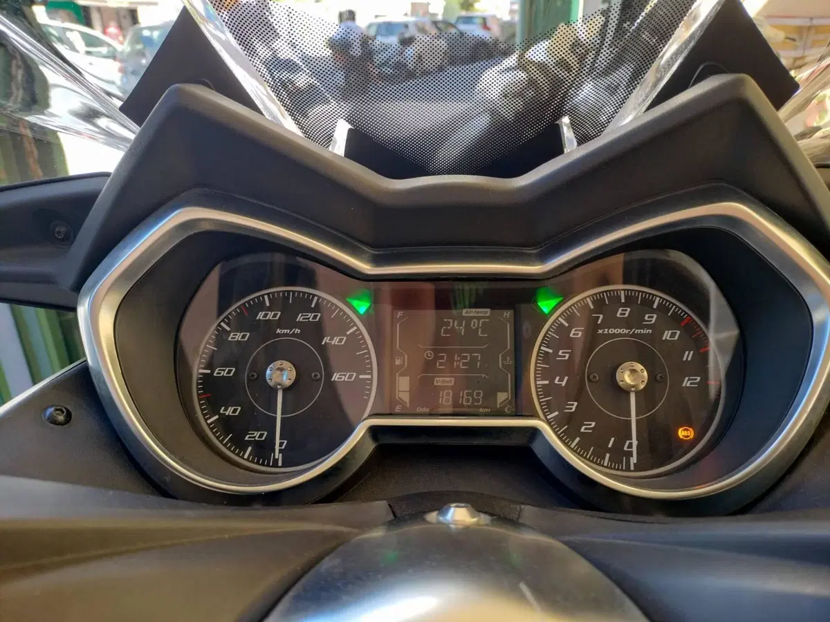 Yamaha X-Max 125 Tech Max (2020) (5)