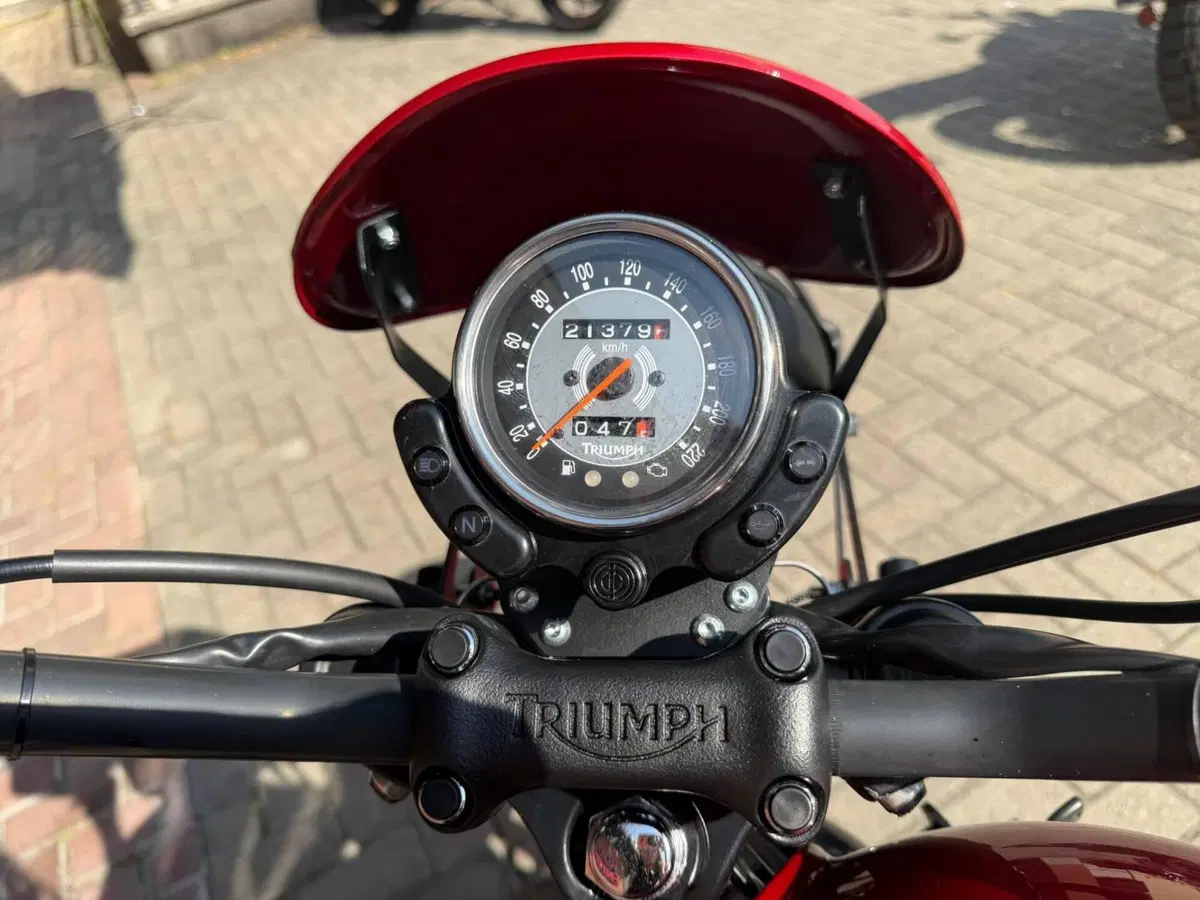 Triumph Bonneville T100 (2008 - 16) (9)