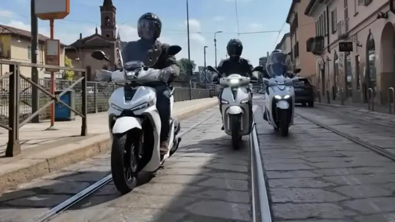 COMPARATIVA scooter 125 a ruota alta: i re del traffico a confronto [VIDEO e GALLERY]