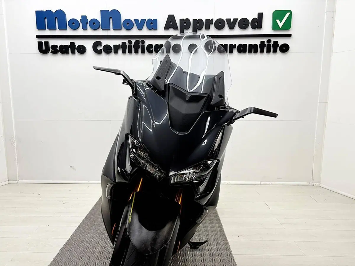 Yamaha T-Max 560 20° anniversario (2021) (4)