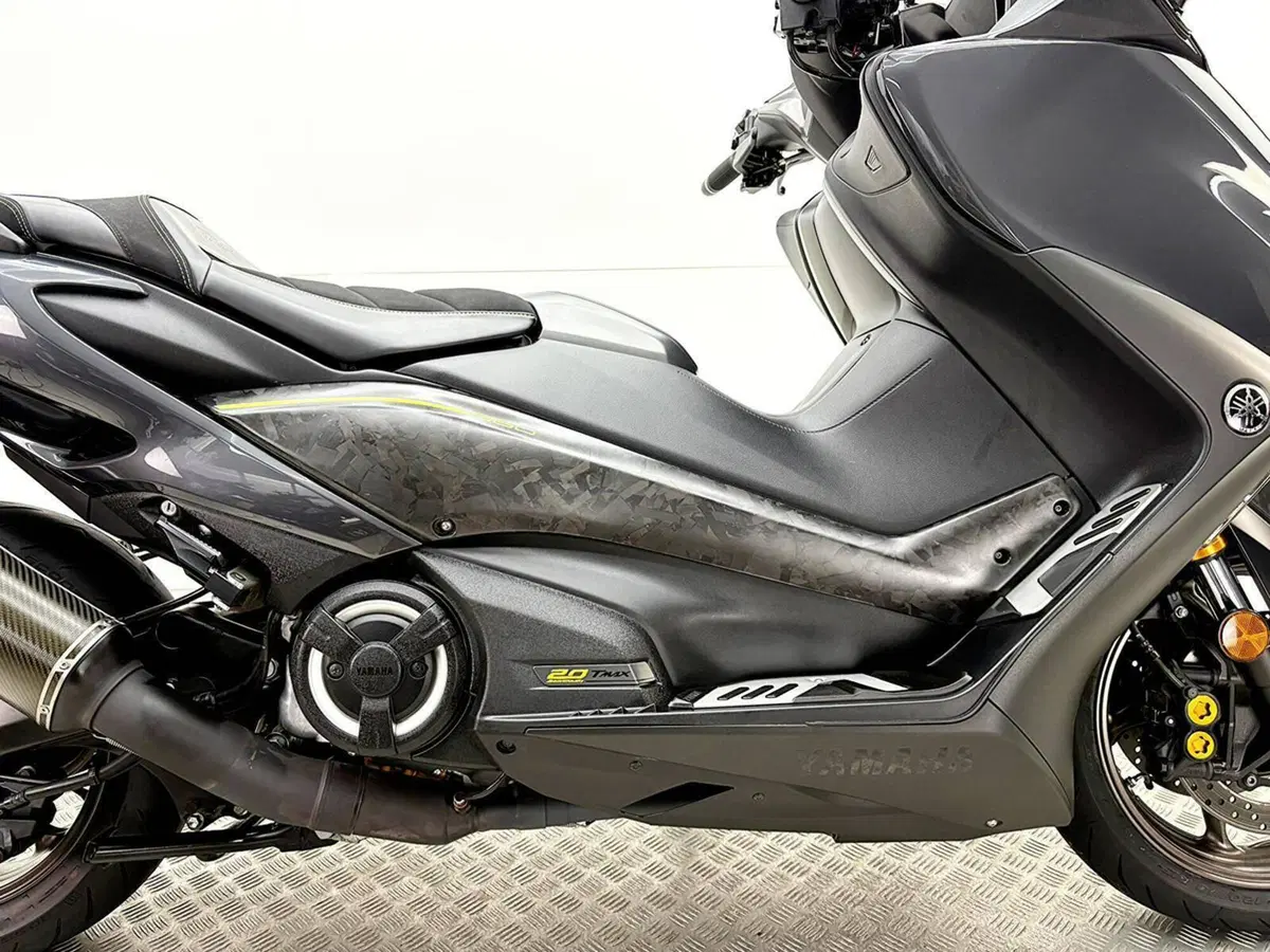 Yamaha T-Max 560 20° anniversario (2021) (10)