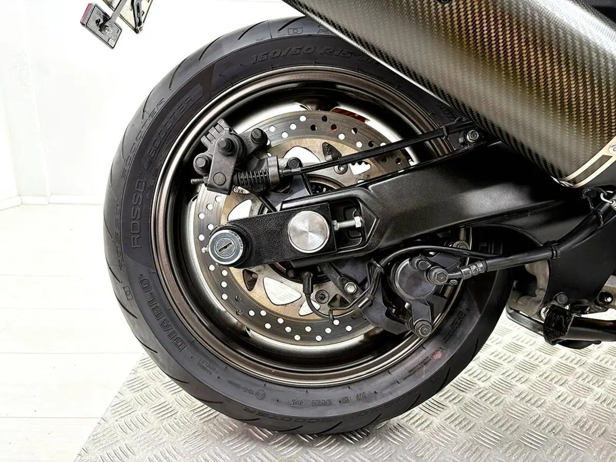 Yamaha T-Max 560 20° anniversario (2021) (7)
