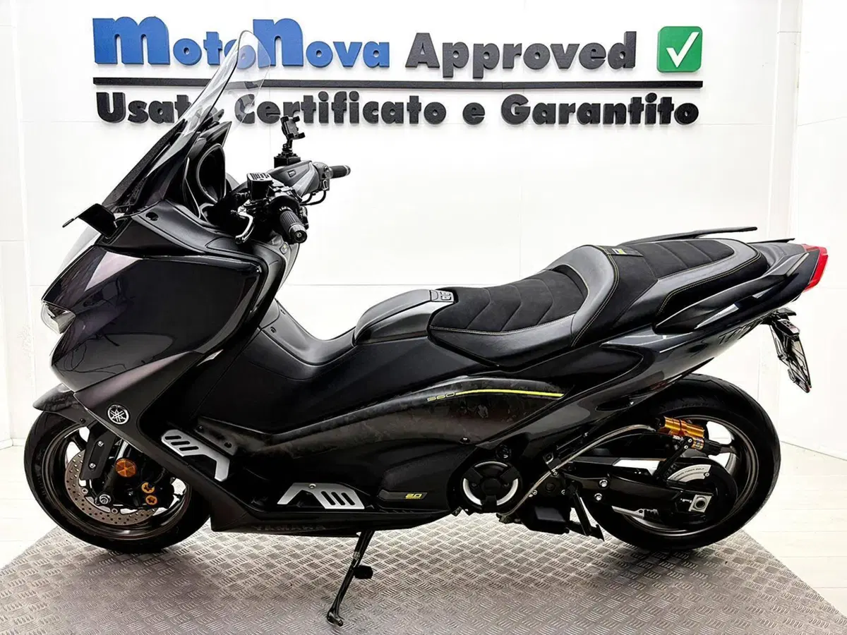 Yamaha T-Max 560 20° anniversario (2021) (2)