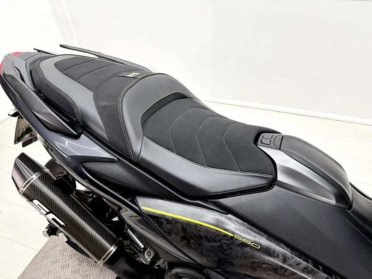 Yamaha T-Max 560 20° anniversario (2021) (20)