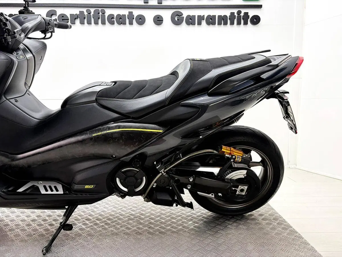 Yamaha T-Max 560 20° anniversario (2021) (16)