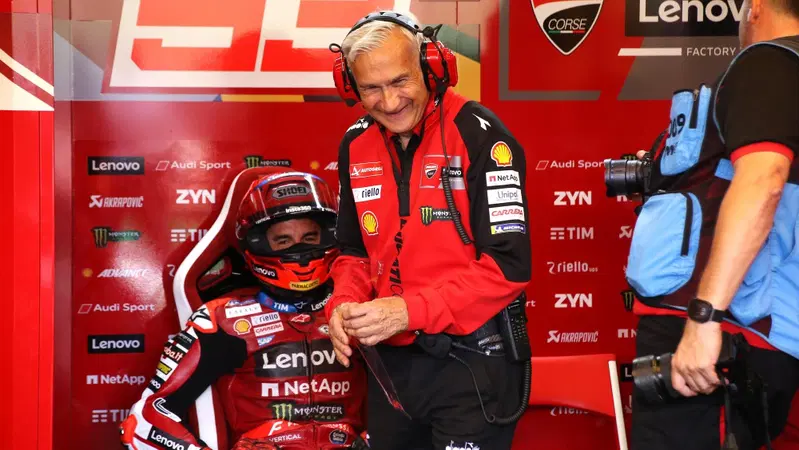 MotoGP 2026. Davide Tardozzi, il Mugello un anno dopo e zero fischi per M&aacute;rquez: "Se la gente conoscesse Marc non direbbe certe cose di lui"