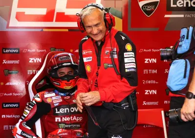 MotoGP 2026. Davide Tardozzi, il Mugello un anno dopo e zero fischi per Márquez: Se la gente conoscesse Marc non direbbe certe cose di lui