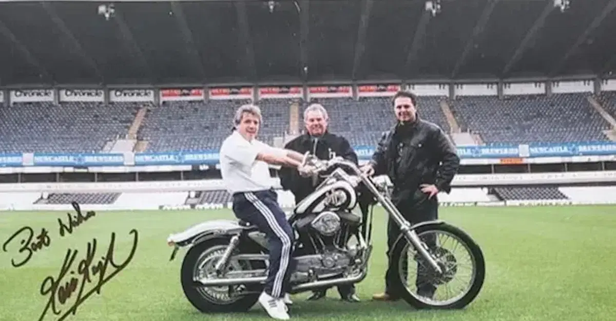 La Harley-Davidson del Newcastle va all'asta: Kevin Keegan la vende per la ricerca sul cancro