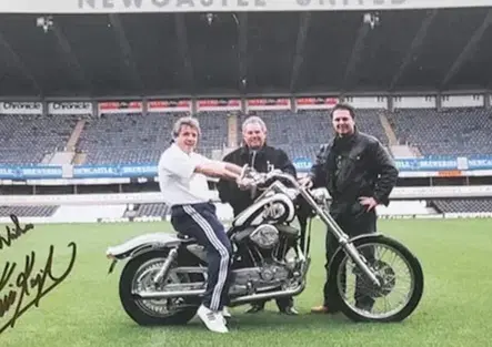 La Harley-Davidson del Newcastle va all'asta: Kevin Keegan la vende per la ricerca sul cancro