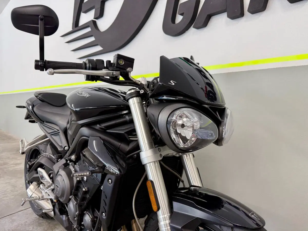 Triumph Street Triple S (2017 - 19) (3)
