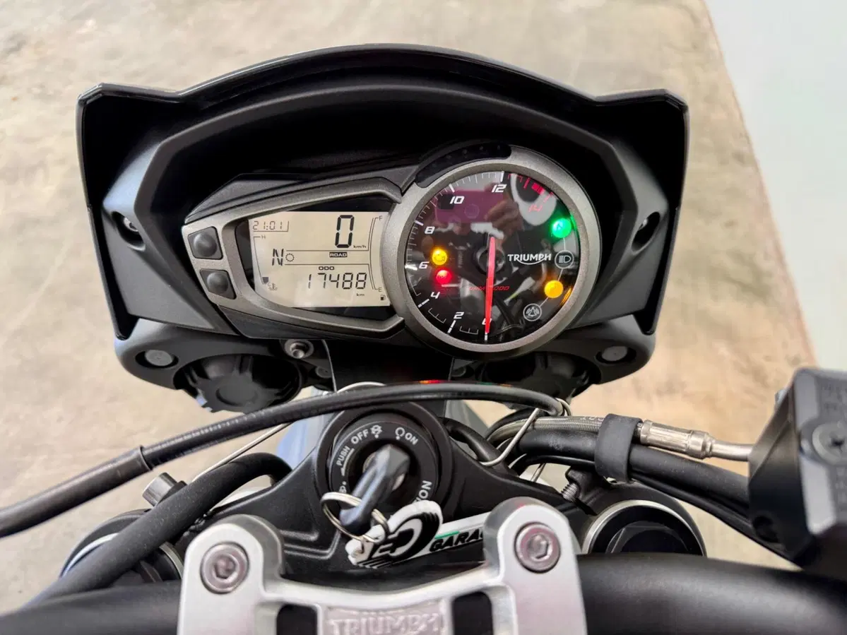 Triumph Street Triple S (2017 - 19) (14)