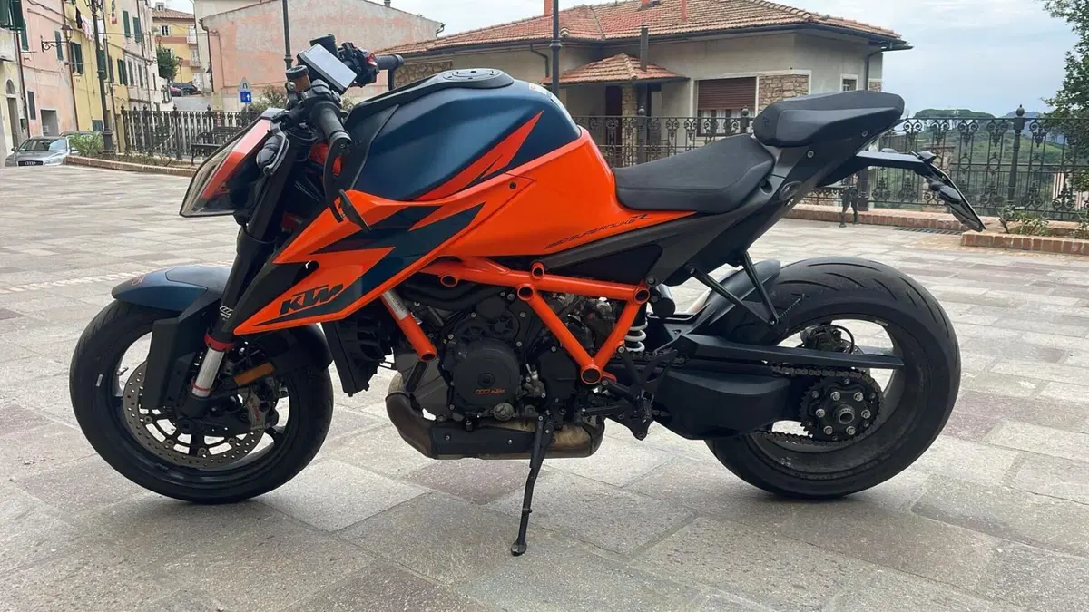 KTM 1290 Super Duke R (2022 - 23) (2)