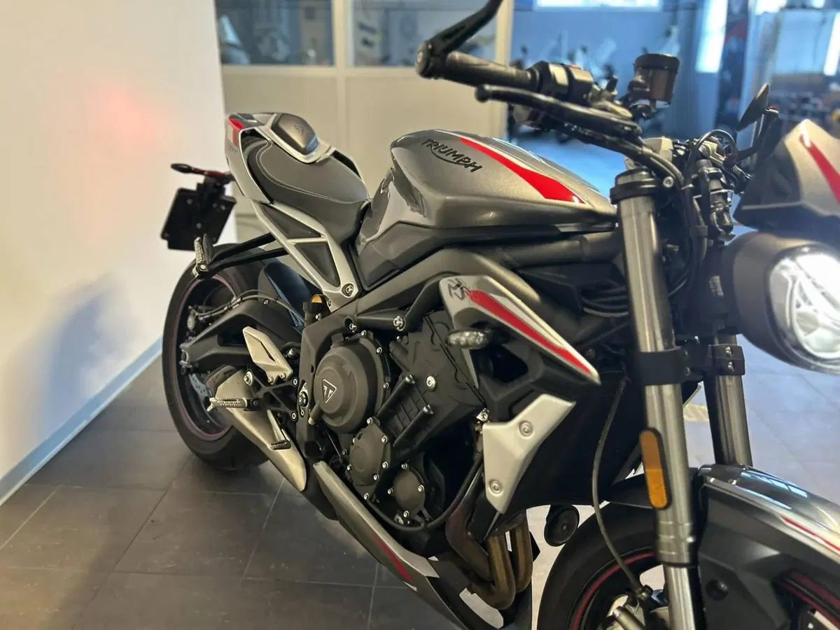 Triumph Street Triple RS (2020 - 22) (8)