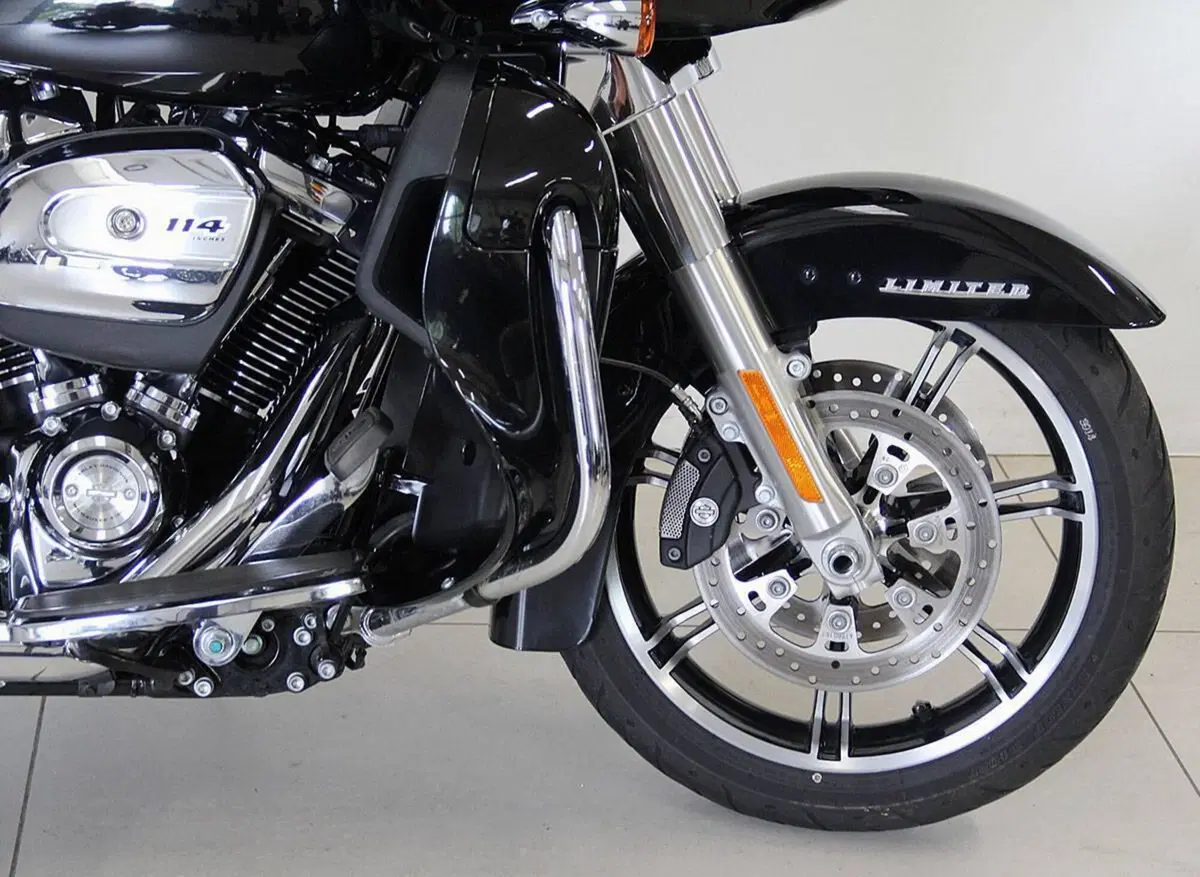 Harley-Davidson 114 Road Glide Limited (2020) - FLTRK (2)