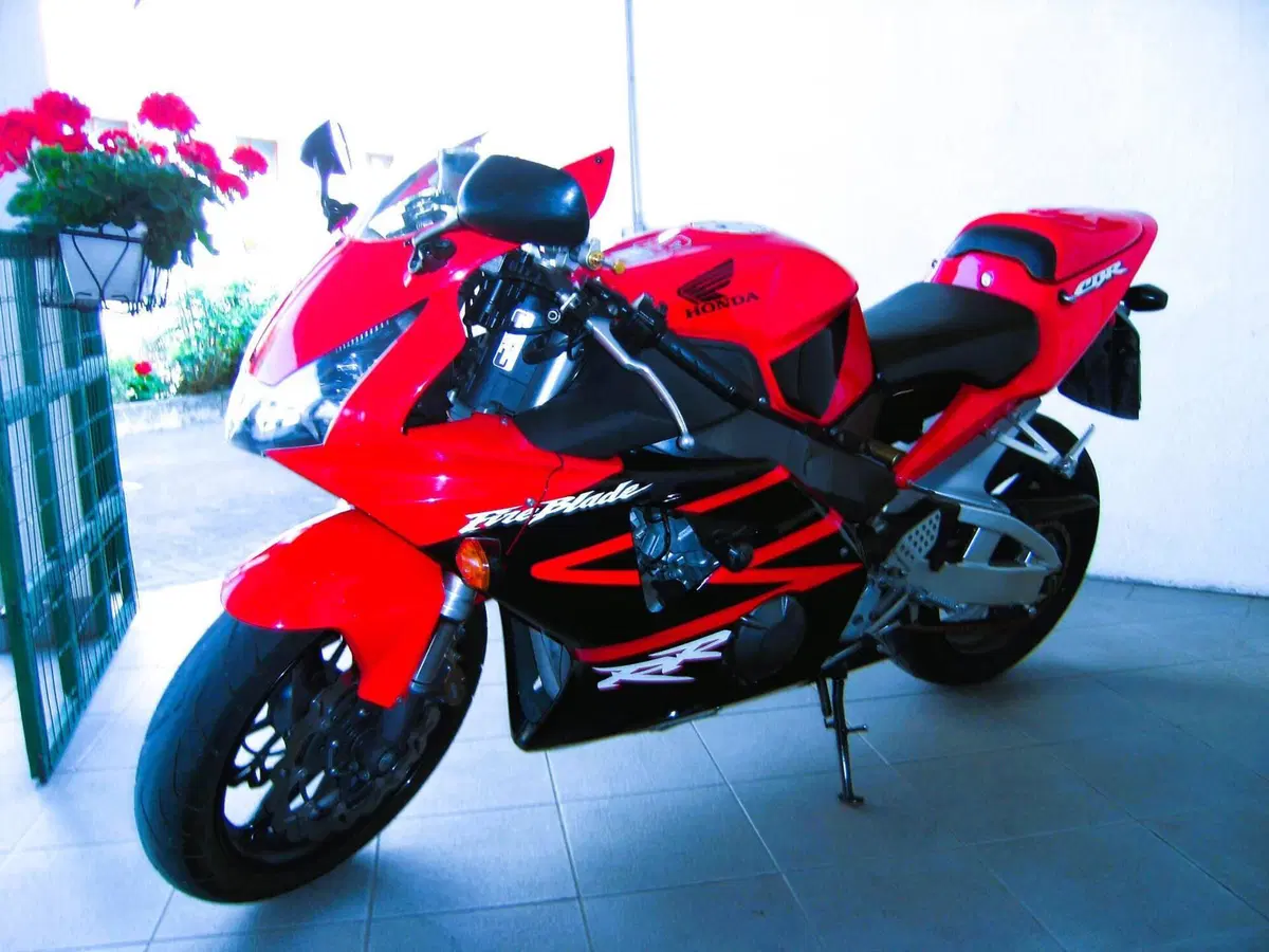 Honda CBR 900 RR Fireblade (2002 - 04) (4)