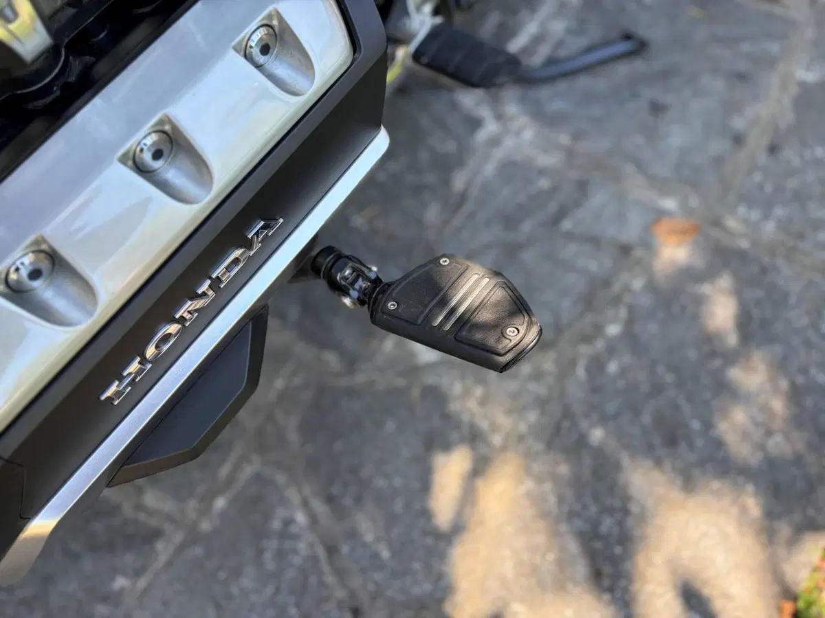 Honda GL 1800 Gold Wing Tour 50° Anniversario (2025 - 26) (6)