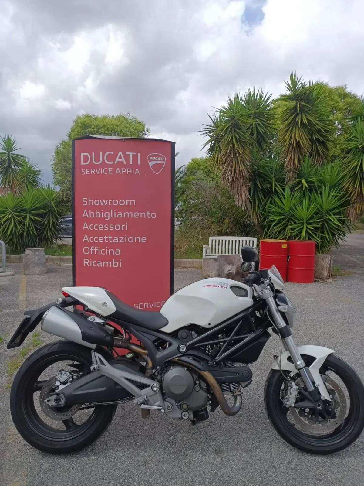 Ducati Monster 696 Plus (2007 - 14) (2)