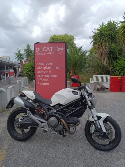 Ducati Monster 696 Plus (2007 - 14) usata