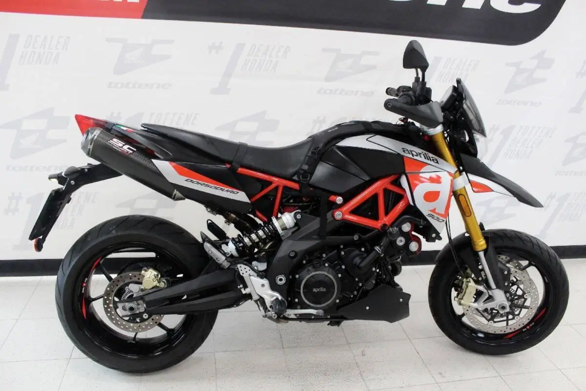 Aprilia Dorsoduro 900 (2017 - 20) (2)