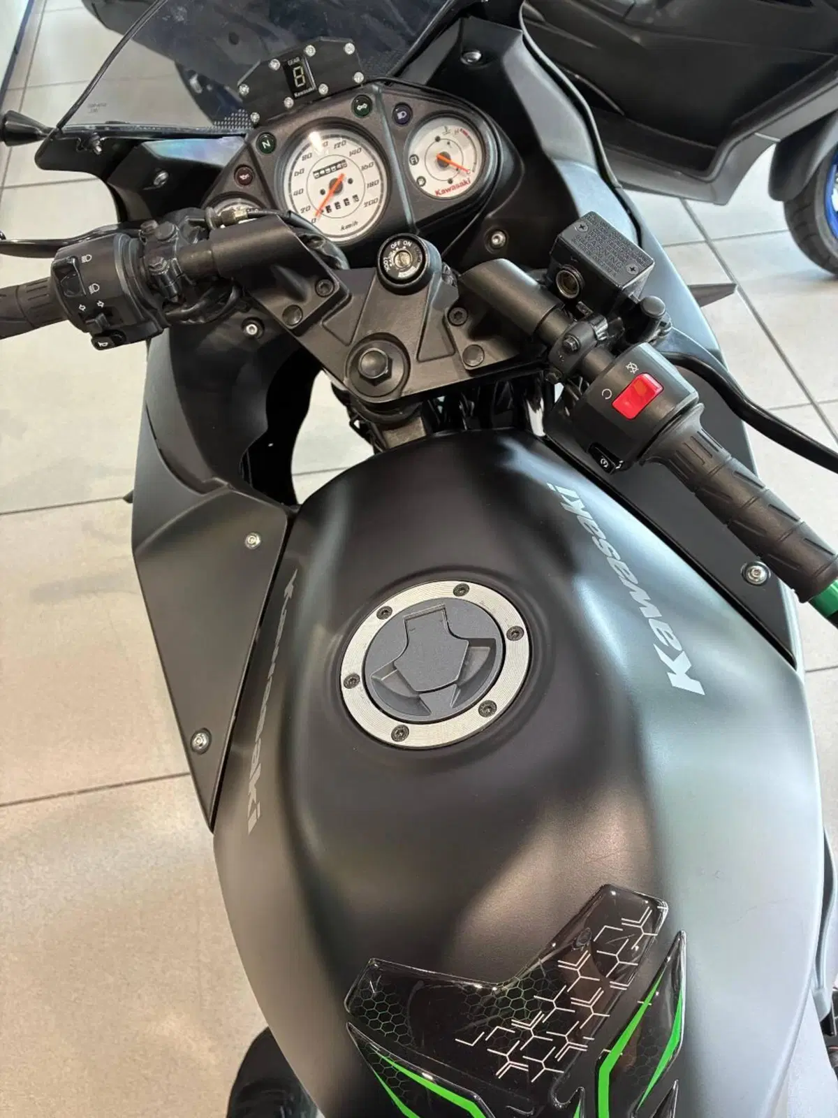 Kawasaki Ninja 250 R (2007 - 13) (7)