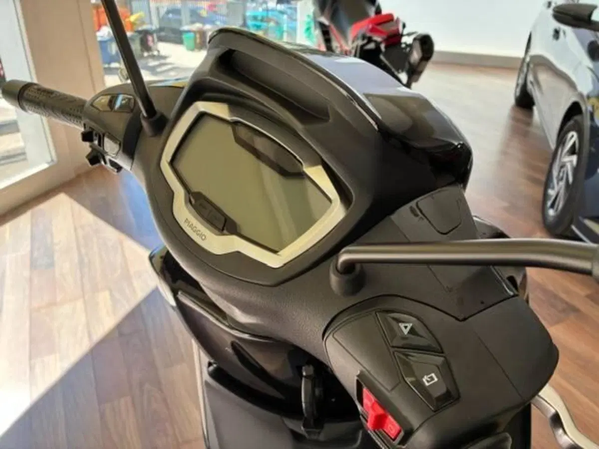 Piaggio Beverly 310 (2025 - 26) (5)