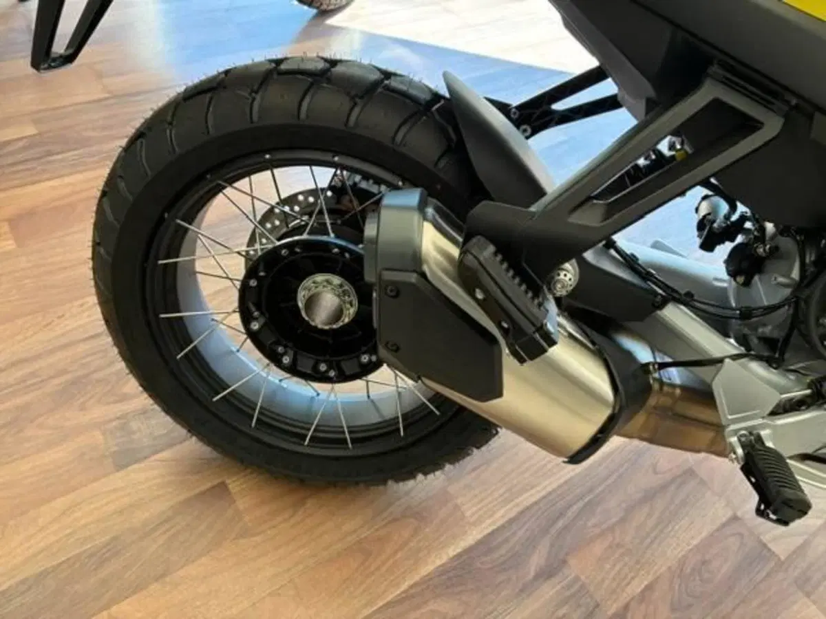 Moto Guzzi Stelvio (2024 - 26) (2)