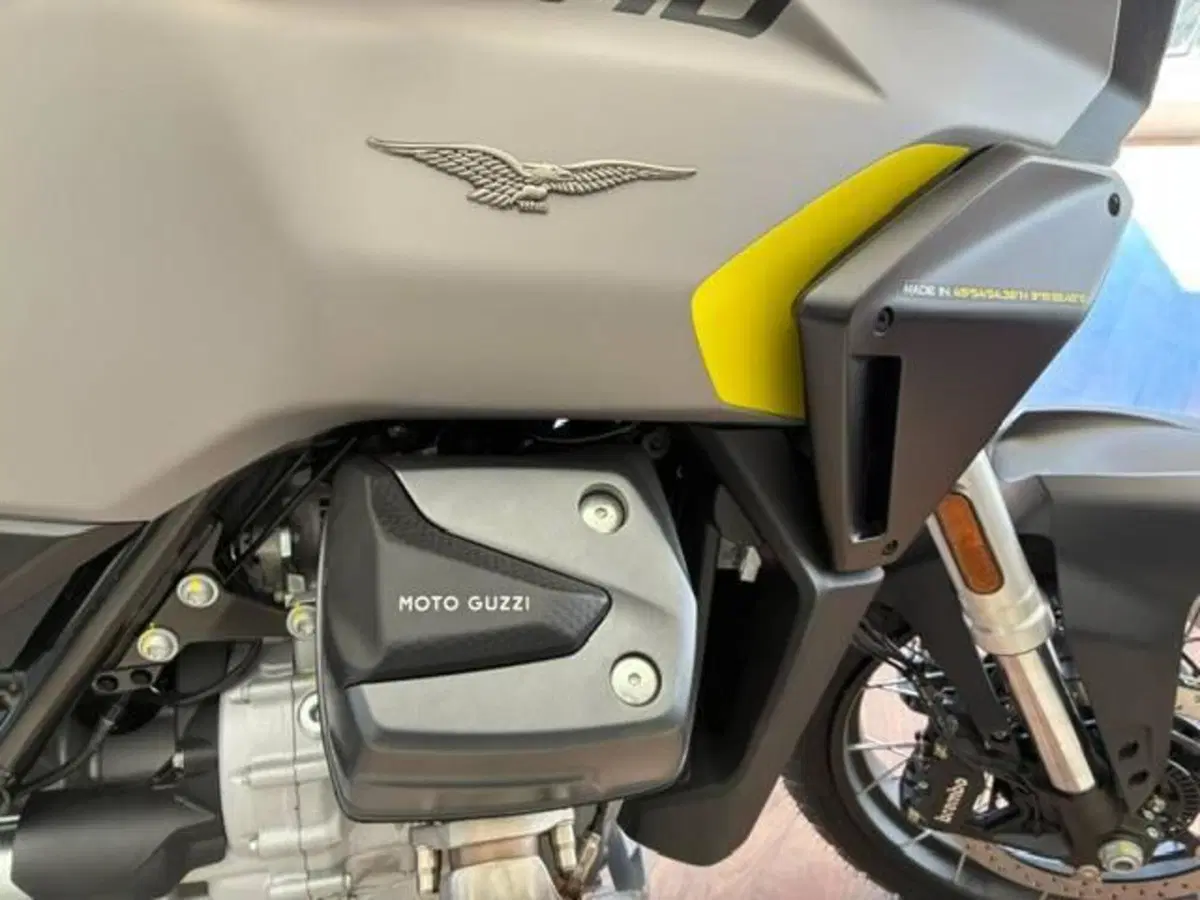 Moto Guzzi Stelvio (2024 - 26) (4)