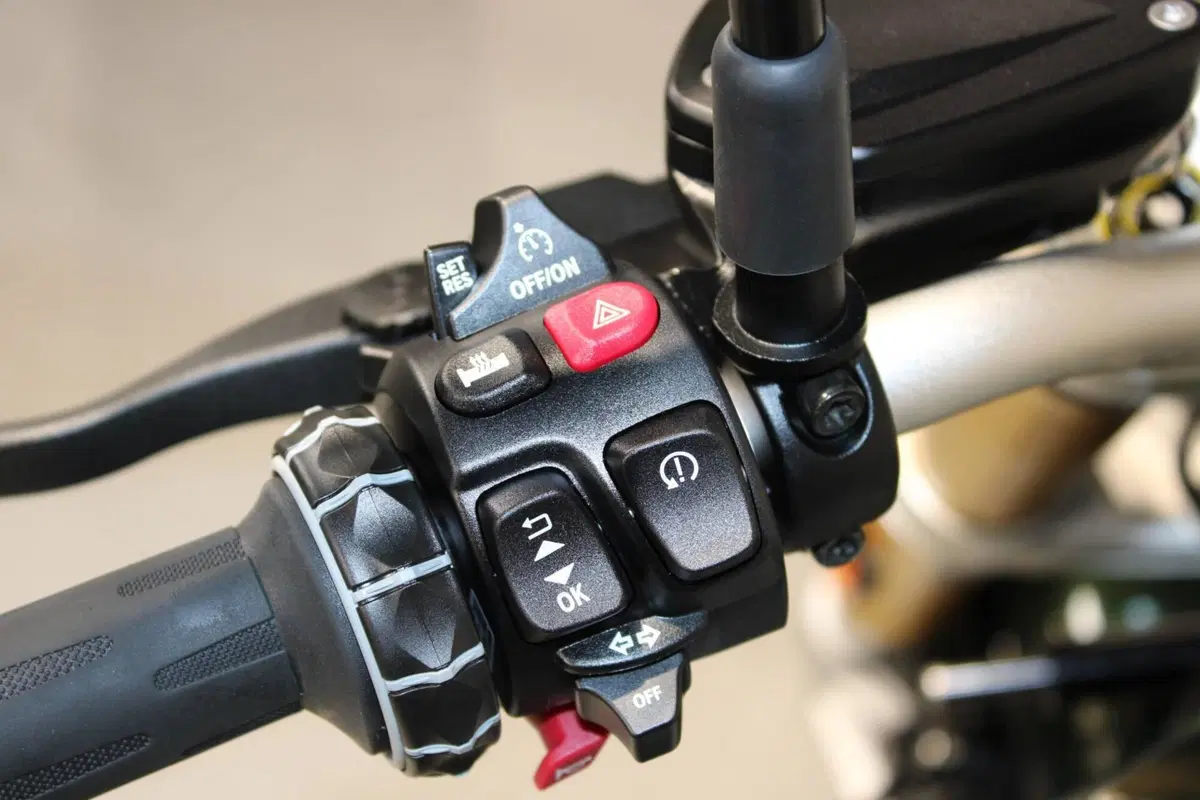 Bmw R 12 nineT (2023 - 26) (8)