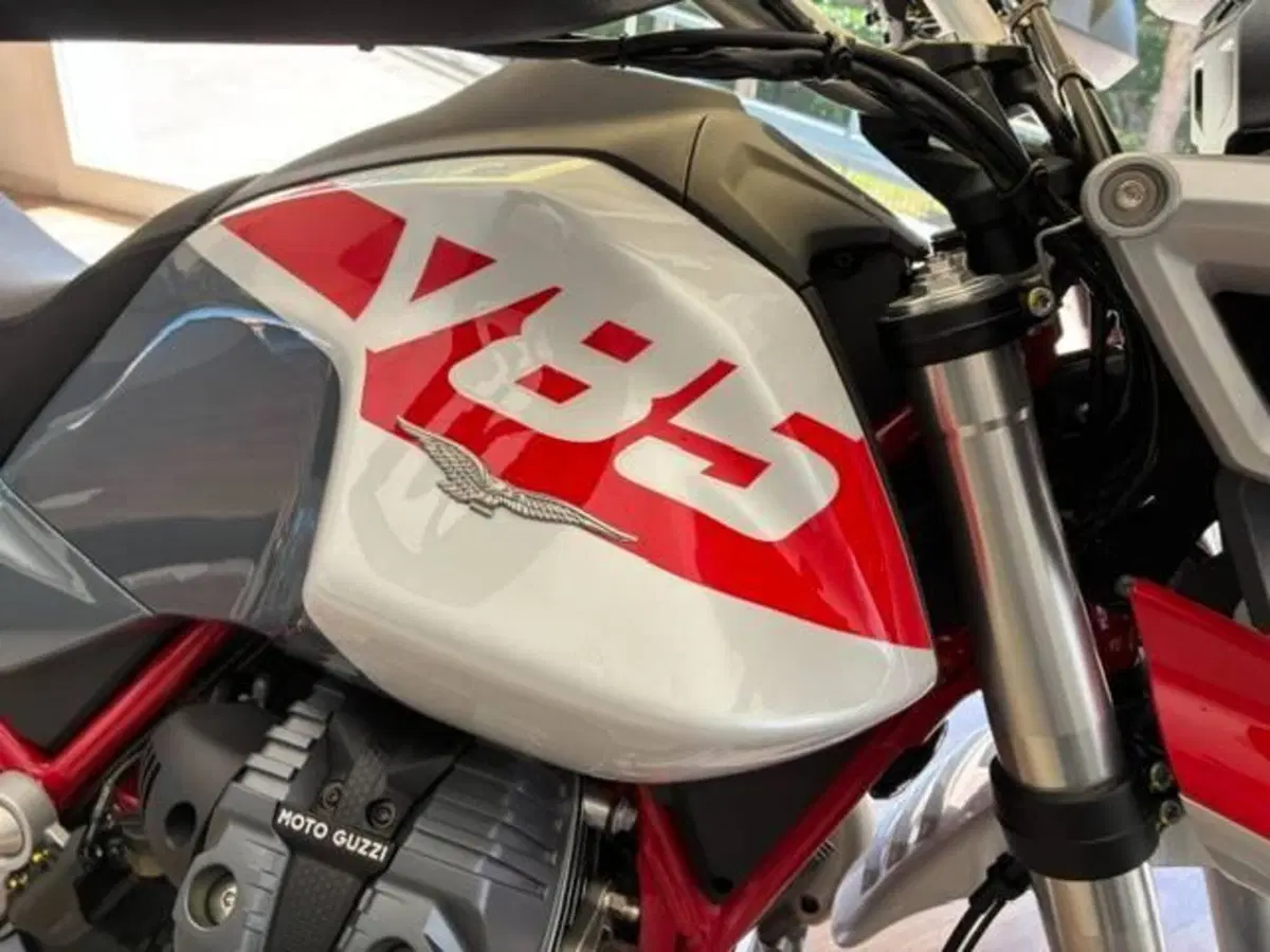 Moto Guzzi V85 TT (2024 - 26) (3)