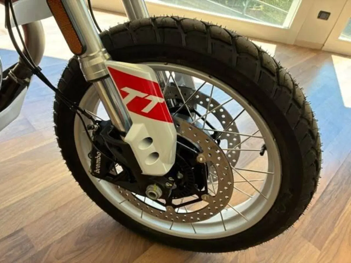 Moto Guzzi V85 TT (2024 - 26) (4)