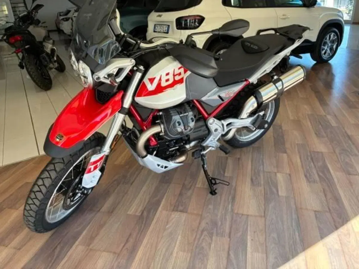 Moto Guzzi V85 TT (2024 - 26)