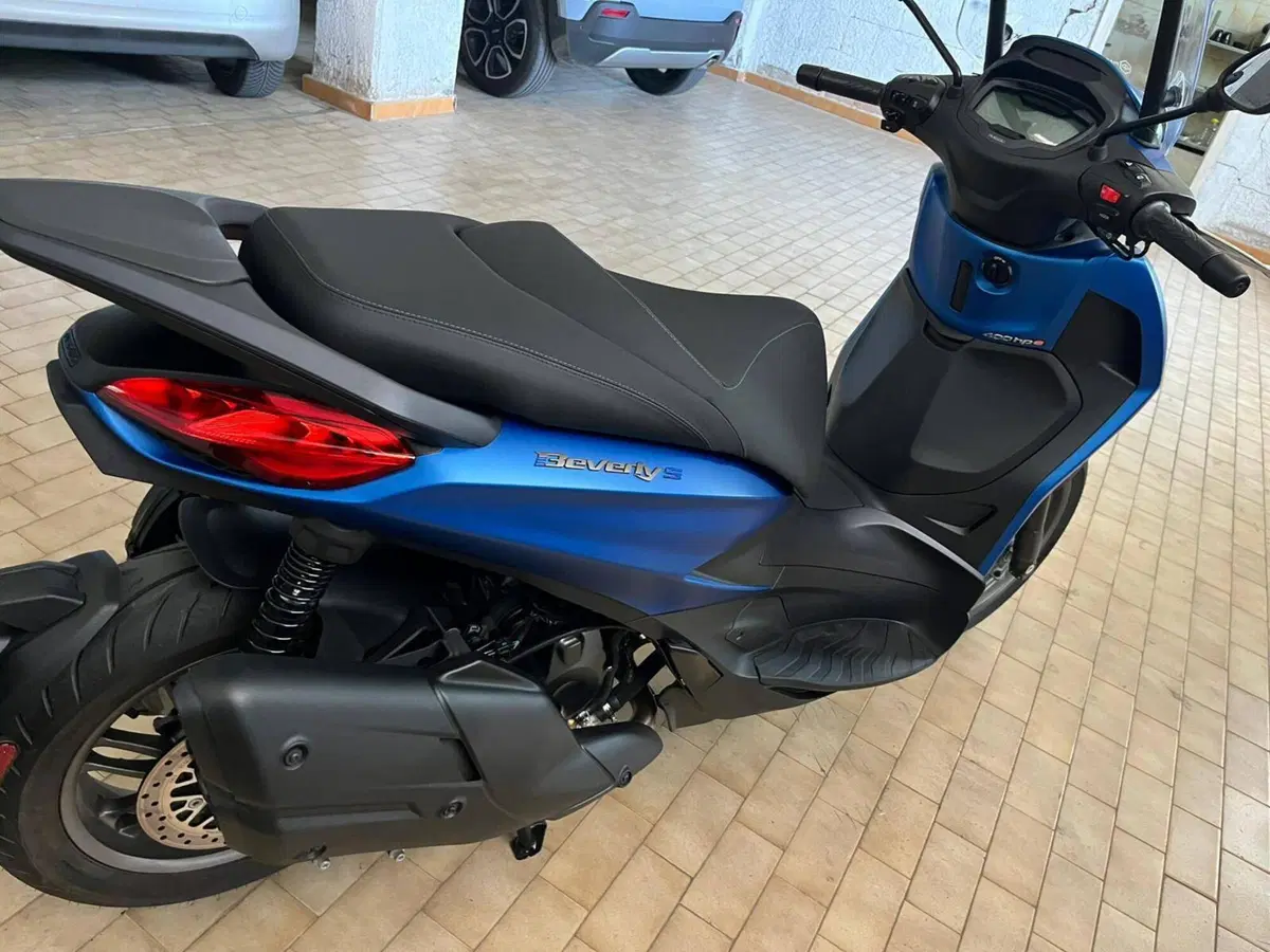 Piaggio Beverly 400 S (2025 - 26) (2)