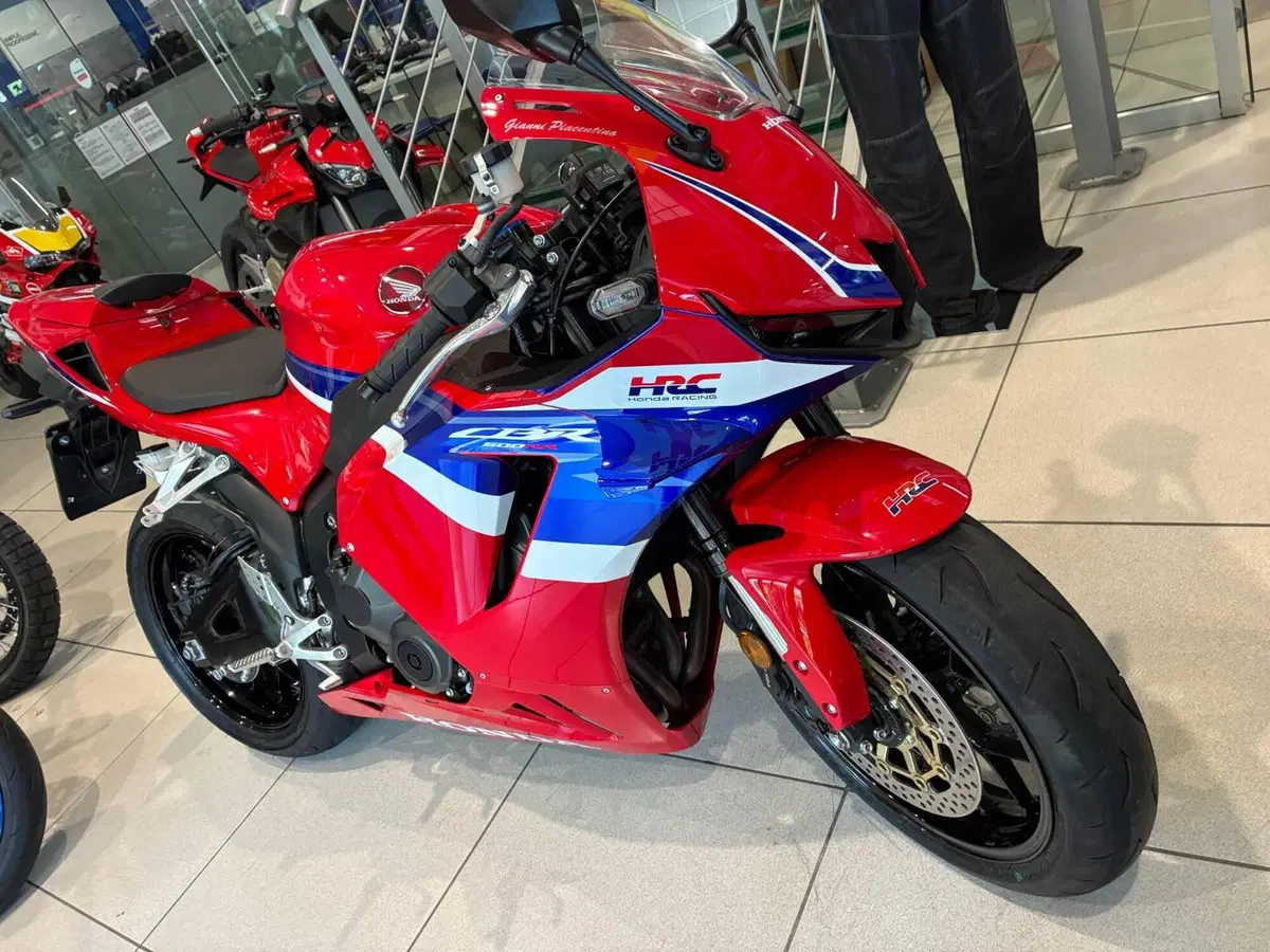 Honda CBR 600 RR (2024 - 26) (3)