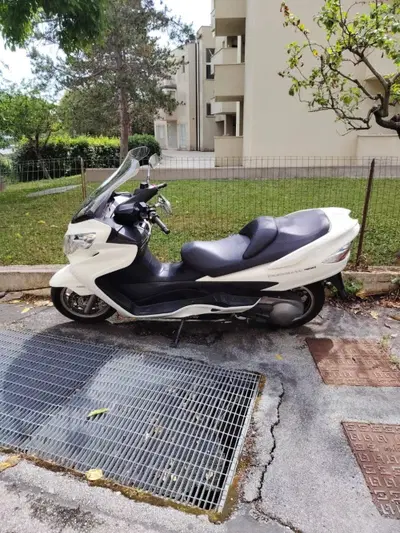 Suzuki Burgman AN 400 (2008 - 13) usata