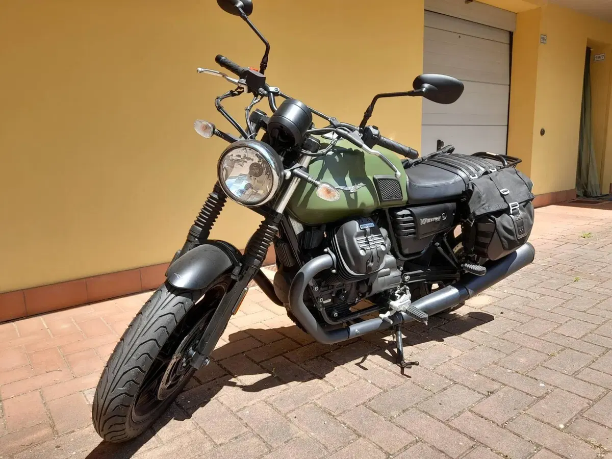 Moto Guzzi V7 III Stone (2017 - 20)