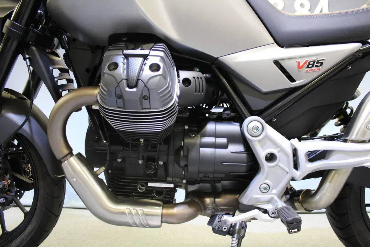 Moto Guzzi V85 Strada (2024 - 26) (16)