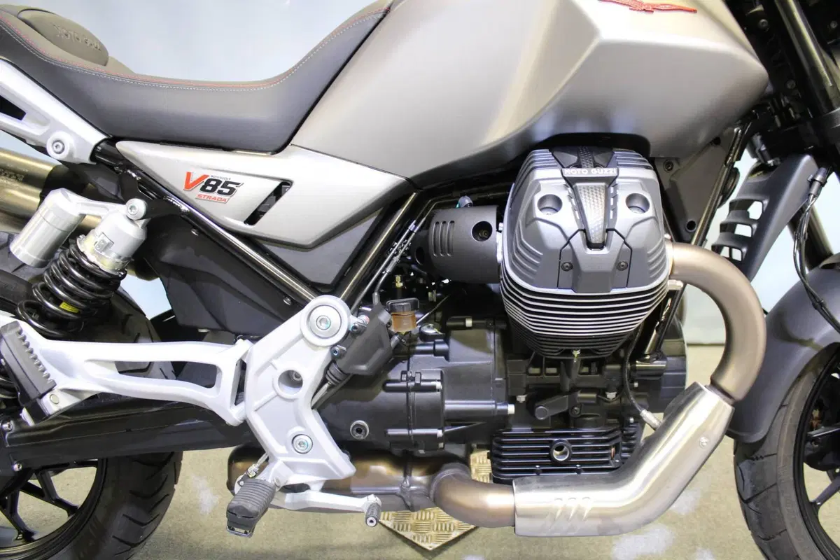 Moto Guzzi V85 Strada (2024 - 26) (9)