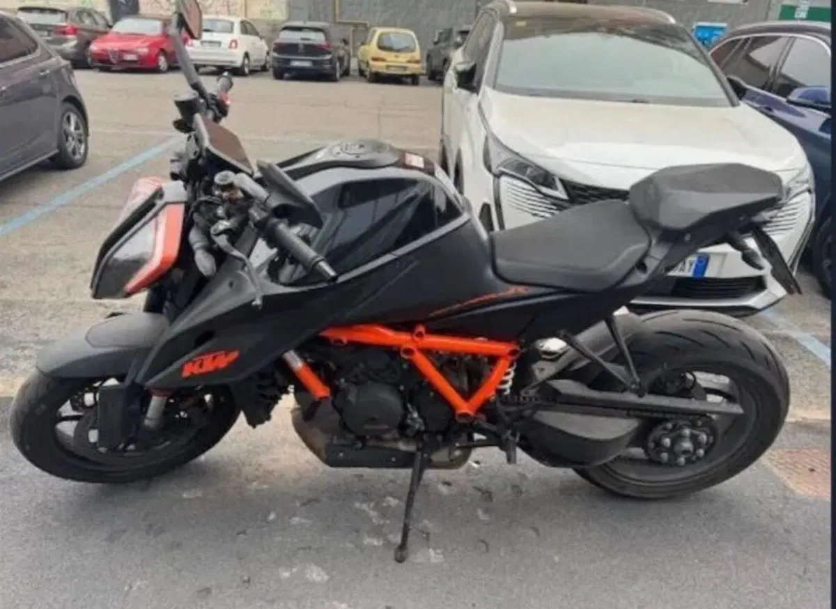 KTM 1290 Super Duke R (2021)