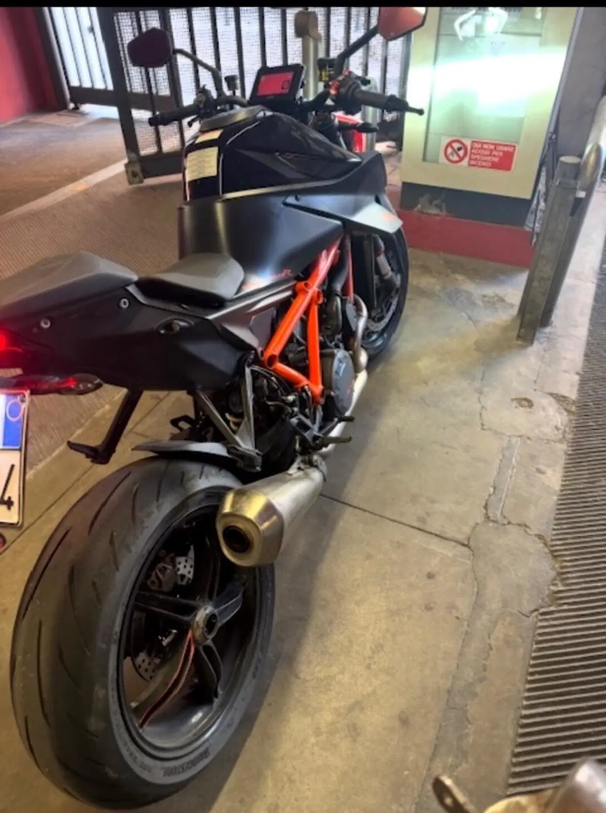 KTM 1290 Super Duke R (2021) (3)