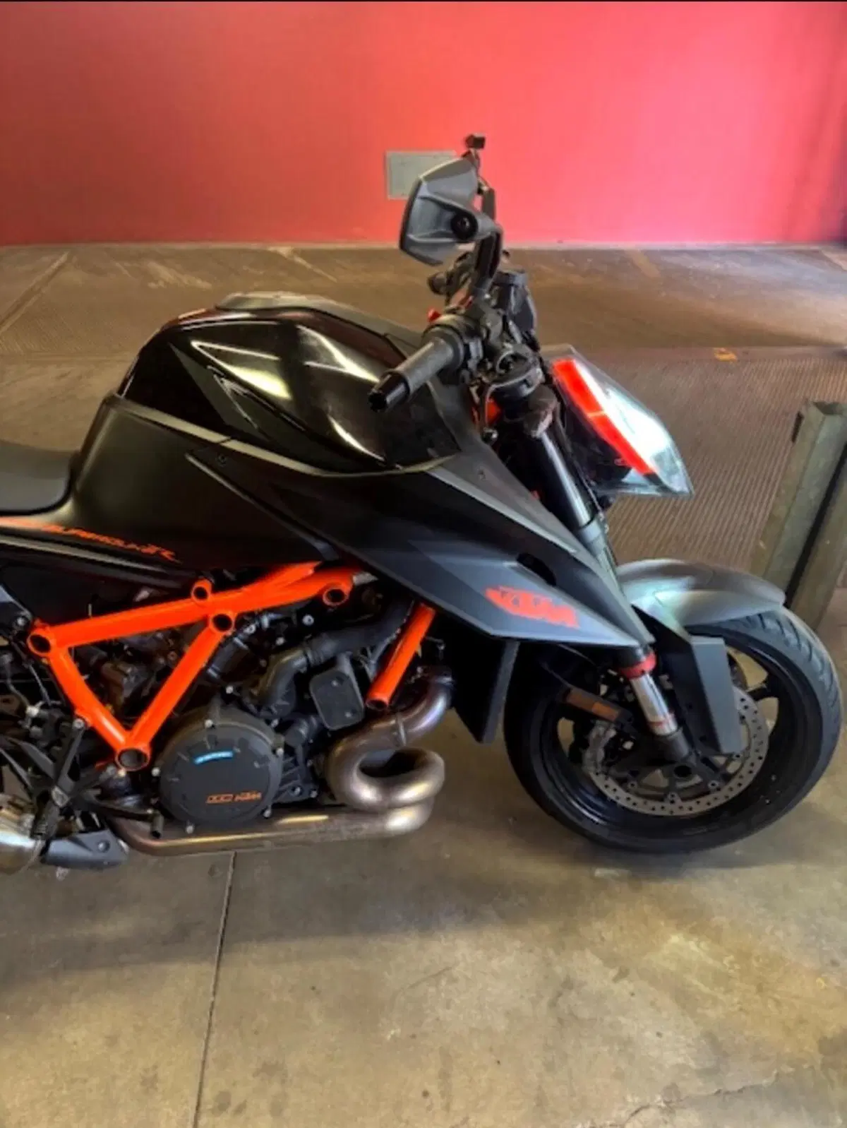 KTM 1290 Super Duke R (2021) (4)