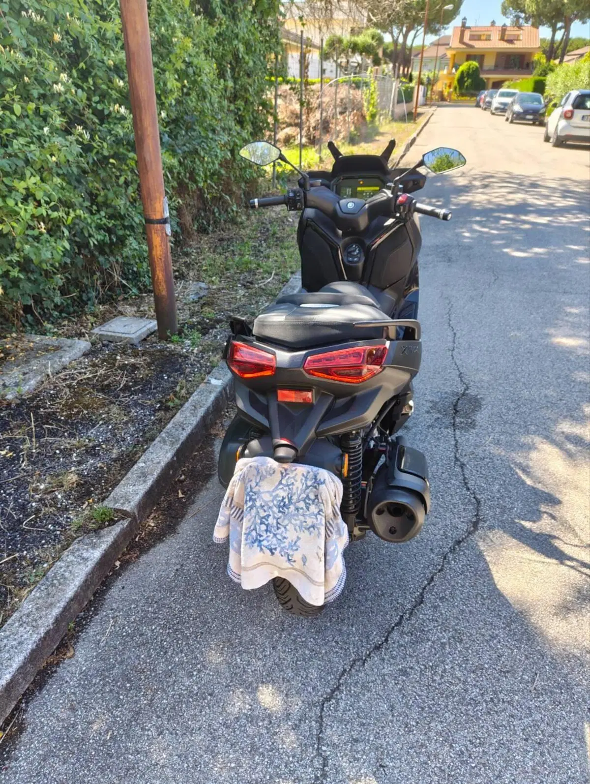 Yamaha X-Max 300 Tech Max+ (2025 - 26) (2)
