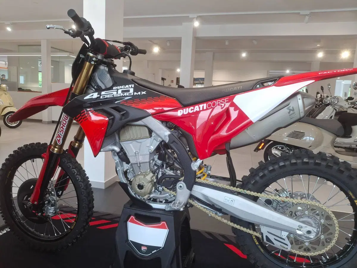 Ducati Desmo450 MX Factory (2026) (2)