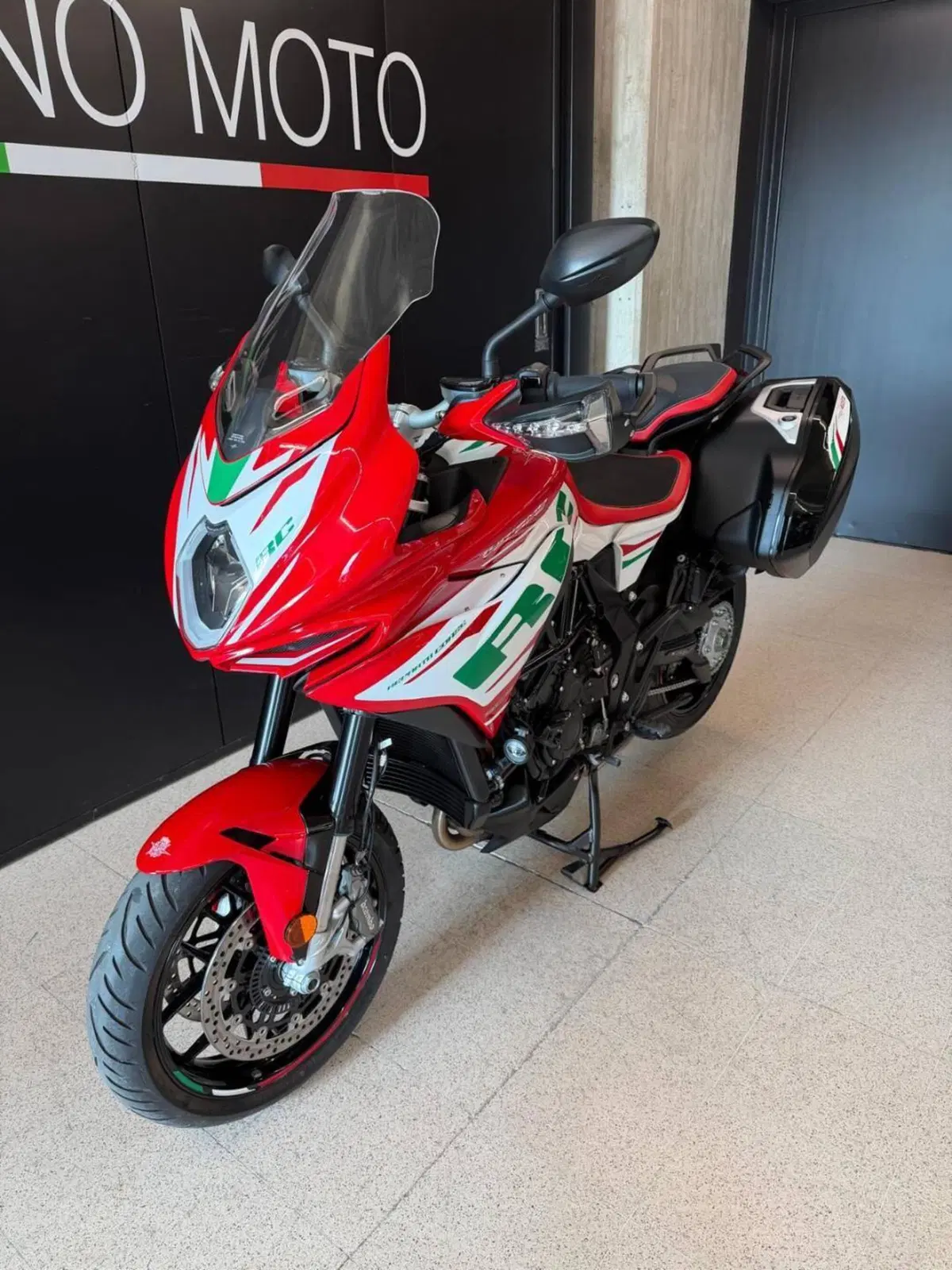 MV Agusta Turismo Veloce 800 RC SCS (2022 - 26) (2)