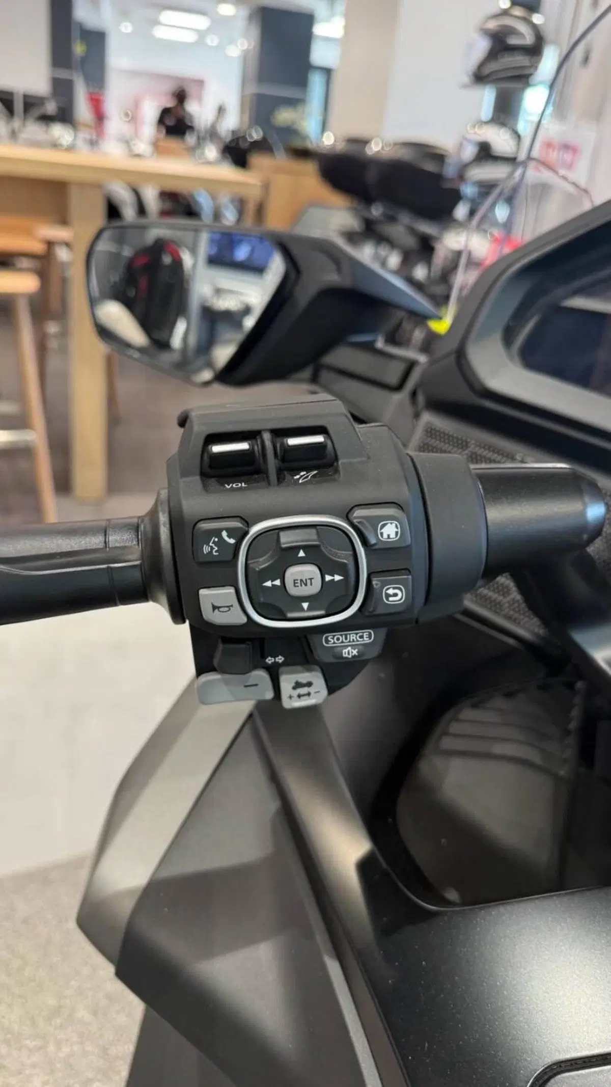 Honda GL 1800 Gold Wing (2026) (6)