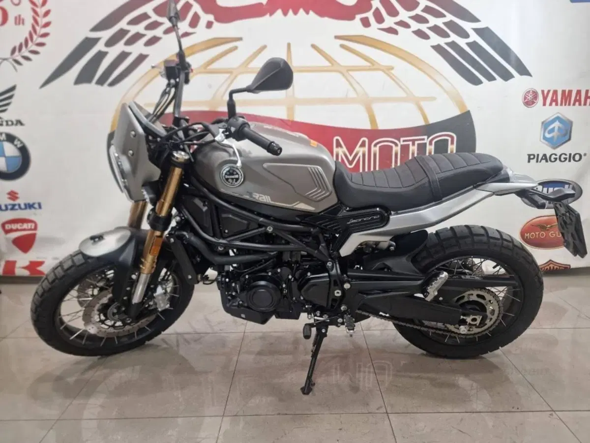 Benelli Leoncino 800 Trail (2022 - 26)