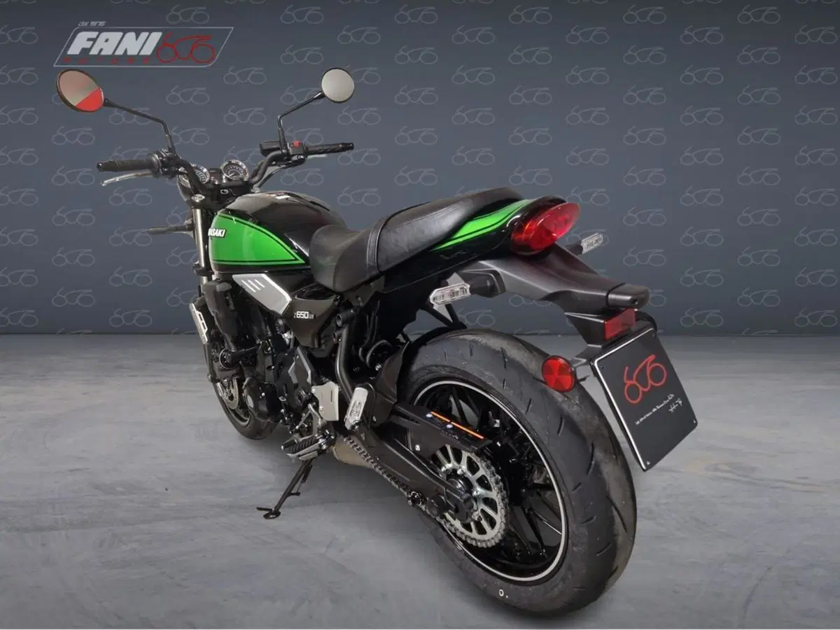 Kawasaki Z 650 RS (2025 - 26) (4)