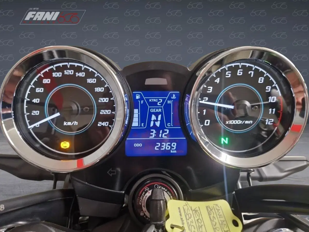 Kawasaki Z 650 RS (2025 - 26) (7)