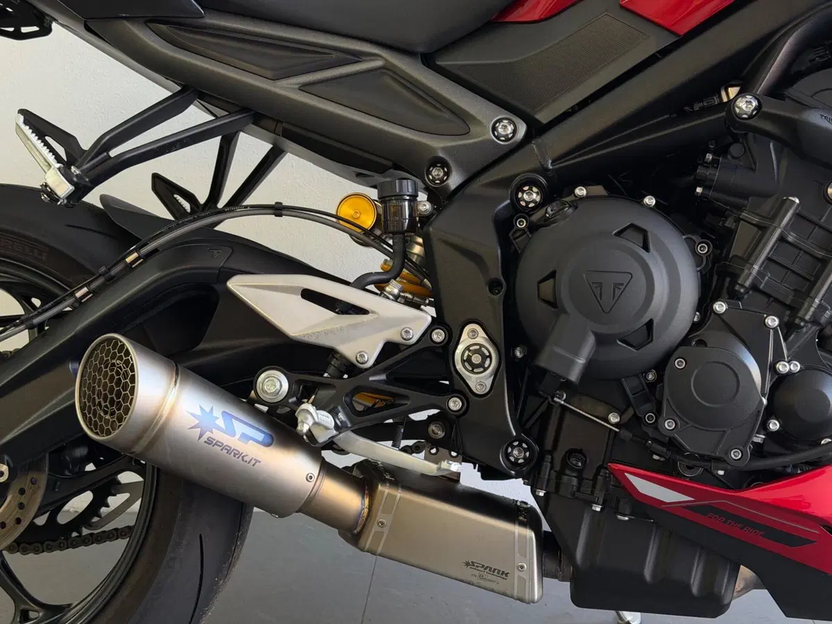 Triumph Street Triple 765 RS (2023 - 26) (4)